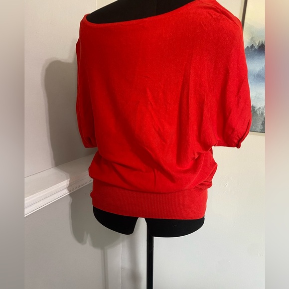 Outback Red size large Red cold shoulder sweater - Picture 2 of 5
